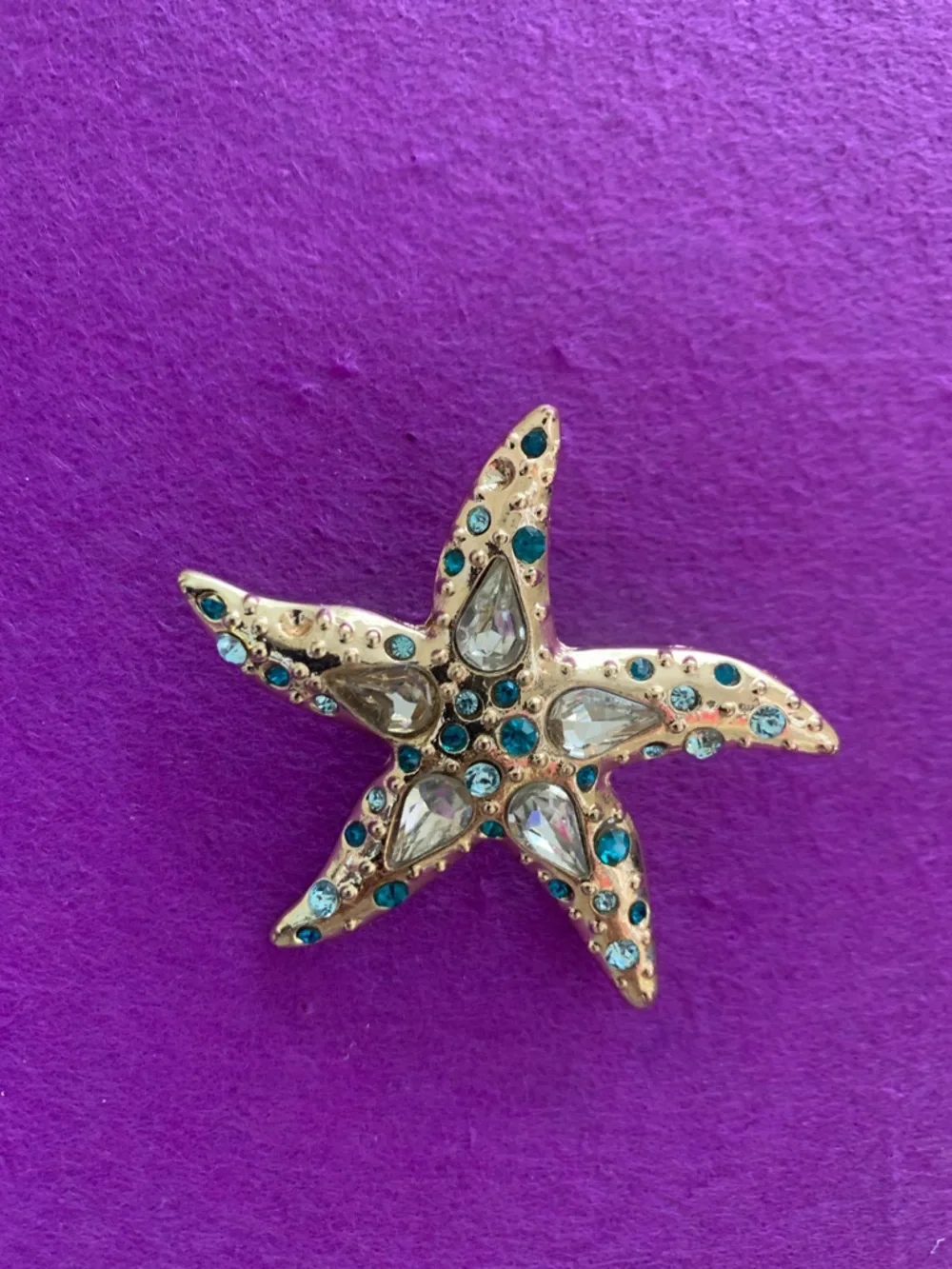 Starfish Rhinestone Embedded Brooch - Picture 3 of 4